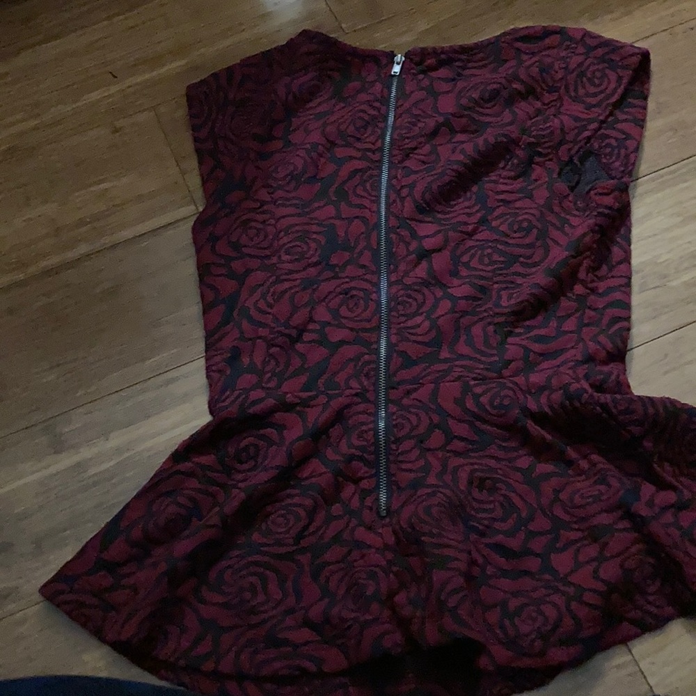 NWOT rose peplum sleeveless top - Picture 4 of 4